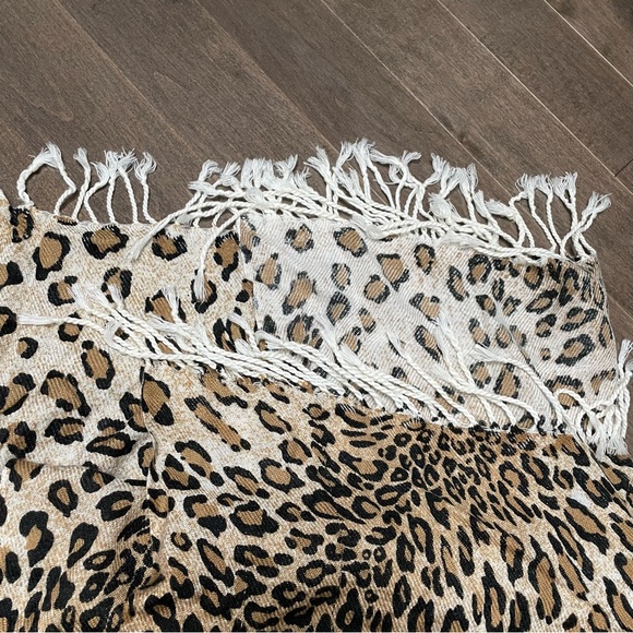 Cheetah/Leopard "3D" Print Scarf - Picture 5 of 6
